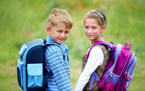 Děti na prvním stupni nosí v aktovkách 20 až 25 procent své váhy.