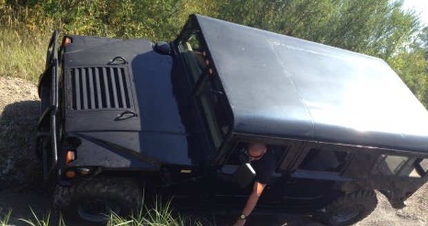 Svým blízkým můžete darovat i adrenalivé zážitky, jako je třeba jízda kultovním Humerem