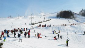 Letošní sezóna provozovatelům ski areálů vynáší