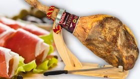 Dárek pro opravdové gurmety - 5,5 kg pravé španělské sušené šunky včetně dřevěného stojánku a ostrého nože jen za 1 649 korun! 