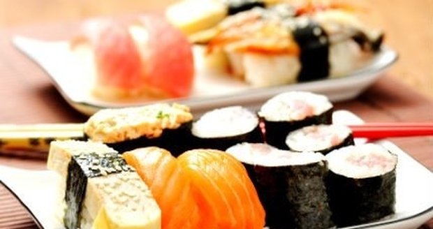 Naučte se připravovat originální sushi sami! Naučí vás to profesionální kuchaři v 2,5hodinovém kurzu