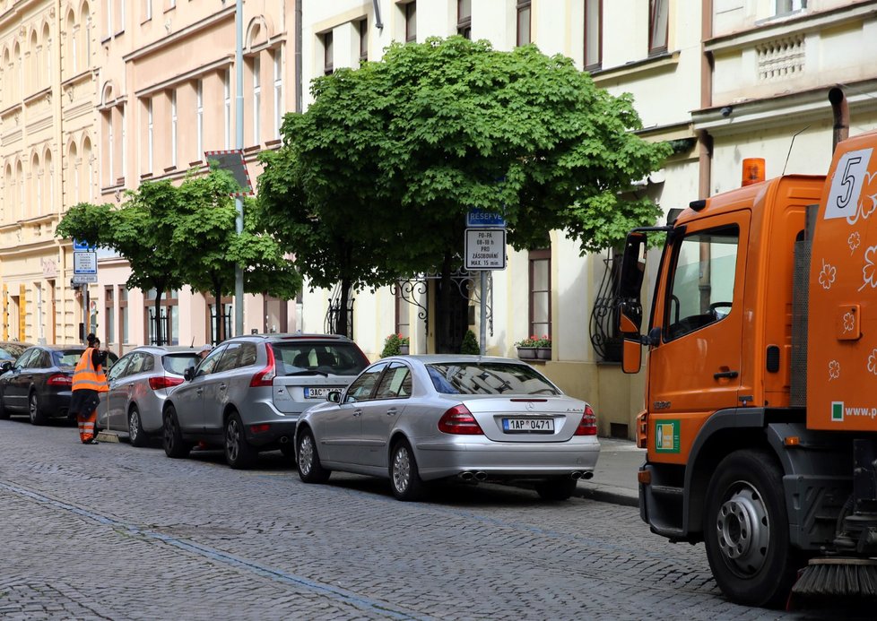 Slezská ulice je dlouhodobě v nevyhovujícím stavu.