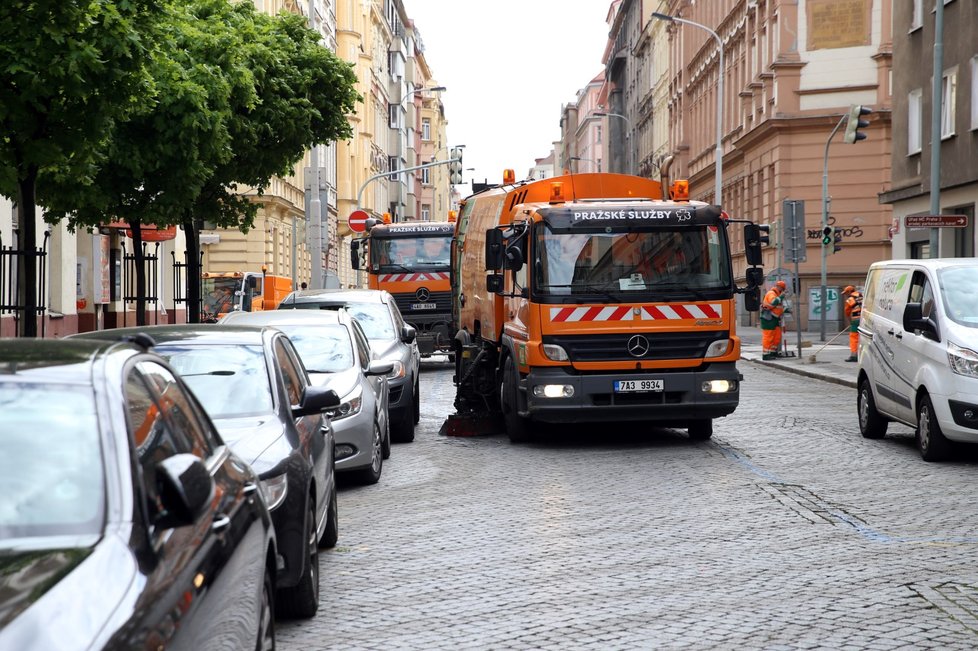 Slezská ulice je dlouhodobě v nevyhovujícím stavu.