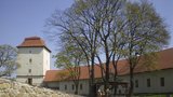 Slezskoostravský hrad: Pověsti o pokladu a Bílé paní