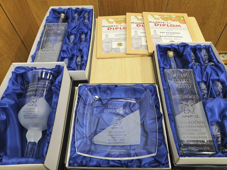 Vítězové největšího koštu pálenek v Česku si odvezli domů broušené trofeje.