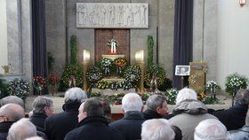 Pohřeb Miroslava Šloufa: dorazili političtí souputníci, rodina a přátelé