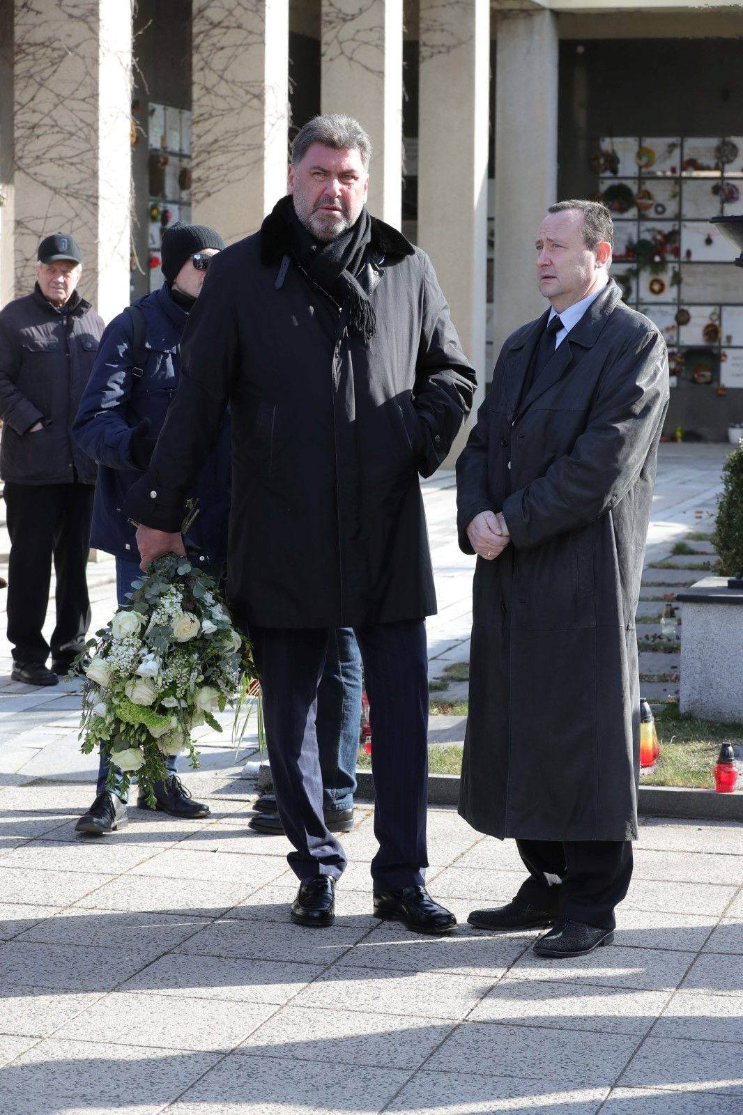 Sám Zeman na pohřeb nedorazí, rozloučit se ale přišel poradce prezidenta Martin Nejedlý 