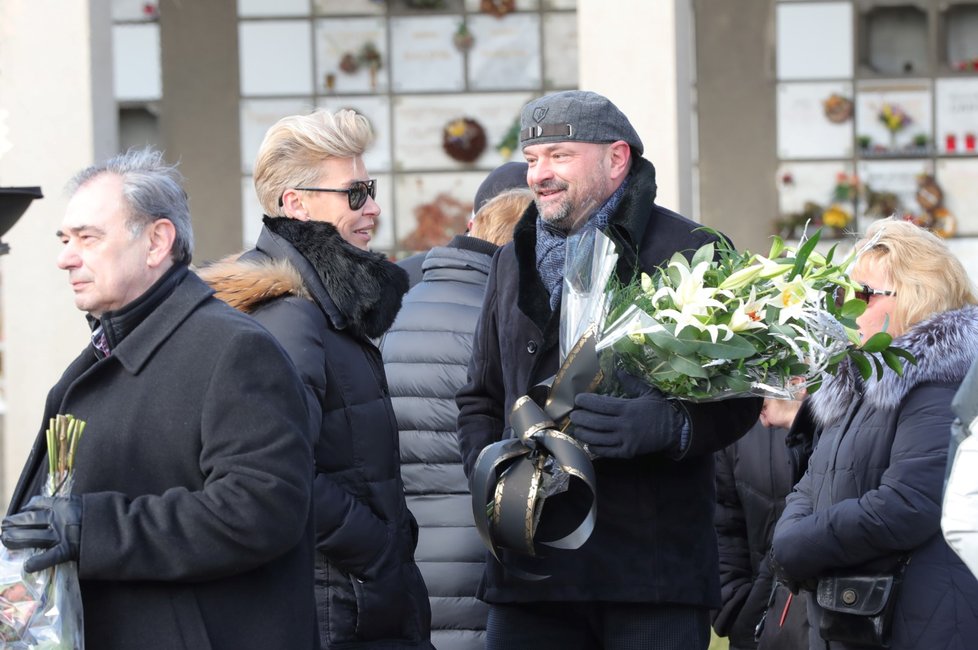 Ve strašnickém krematoriu se v sobotu 24.2. rodina a přátelé loučili s někdejším vlivným členem sociální demokracie Miroslavem Šloufem.