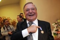 Odvolávám, co jsem odvolal: Zemanovci si dělají z voličů legraci, Šlouf převezl Zemana