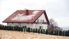 Líšnice u Prahy - A v téhle vile si hoví Šlouf. Vedle je i nový »domeček«. Zřejmě pro hosty.