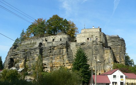 Skalní hrad a poustevna Sloup.