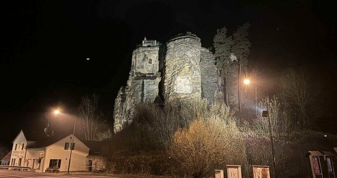 Turisté zůstali zamčení na hradě a nemohli ven.