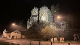 Turisté zůstali zamčení na hradě a nemohli ven.