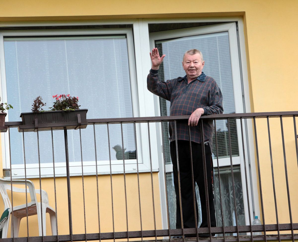 Václav nemá v domově jenom harém, ale také vlastní pokoj s balkonem.