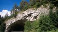 Krásná krápníková výzdoba v systému dómů, chodeb a propastí je chloubou Sloupsko-Šošůvských jeskyní, které leží v severní části Moravského krasu. Zároveň tu turisté mohou obdivovat kosti jeskynních zvířat – lvů, medvědů, hyen a v jeskyni Kůlna také pozůstatky člověka neandrtálského staré asi 120 tisíc let. Jezdí se sem navíc i za hudbou, v Eliščině jeskyni, která je známá skvělou akustikou, se pravidelně konají koncerty vážné hudby.