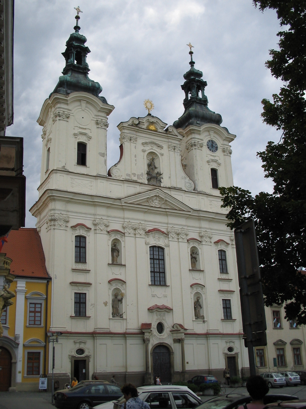 Hráči Slovácka pomoc shůry hledali v kostele svatého Františka Xaverského.
