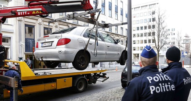 U Evropského parlamentu zadrželi Slováka: V autě měl motorovou pilu!