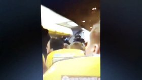 Slovák vyhrožoval, že letadlo Ryanair odpálí bombou. Sebralo ho komando.