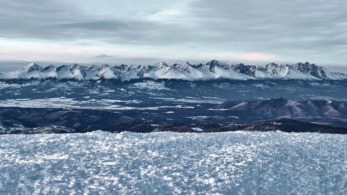 Z výšky 1946 m n. m. se vám tu naskytnou fenomenální výhledy na Vysoké Tatry.