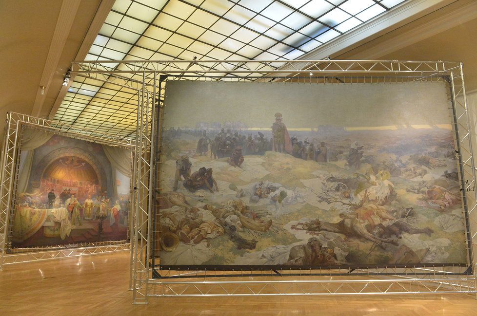 Část slavné Slovanské epopeje vystavená v pražském Obecním domě.