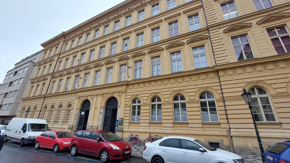1. Slovanské gymnázium na Praze 1 v Masné ulici (27. ledna 2022)