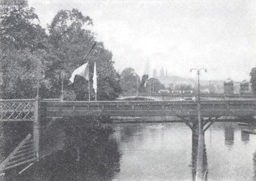 Provizorní oprava původního mostu po povodni roku 1940