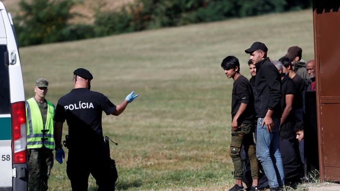 Policie zastavuje skupinu migrantů na slovensko-maďarské hranici