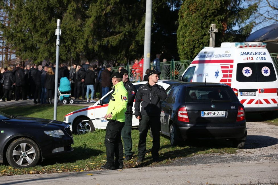 Pohřeb Veroniky (†17), Natálky (†15) a Denisy (†17) z autobusu smrti: Lidé kolabovali žalem