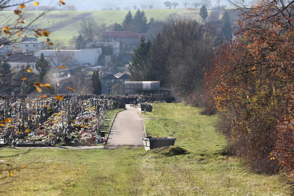 Pohřeb Veroniky (†17), Natálky (†15) a Denisy (†17) z autobusu smrti: Lidé kolabovali žalem