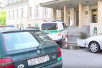 Policisté zasahují i před Justičním palácem v Bratislavě.