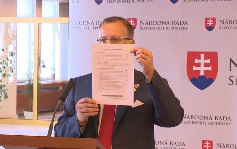 Boris Kollár během tiskové konference k své diplomové práci (26. 6. 2020)