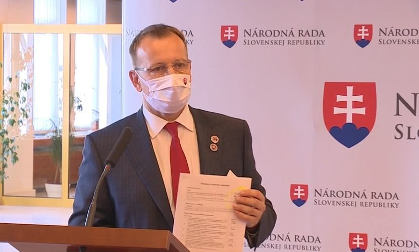 Boris Kollár během tiskové konference k své diplomové práci (26. 6. 2020)