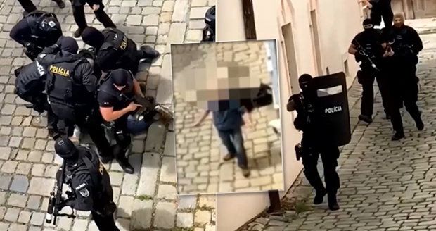 Po masakru ve Vrútkách policie neváhala: Video zachytilo drsný zásah proti muži s nožem