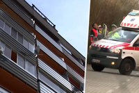 Muž s ženou postupně vyskočili z okna: V bytě pak policisté našli ubodané dítě (†9)!