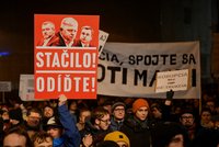 „Hanba vládě!“ Tisíce Slováků protestovaly proti Ficovi, ozvala se i rodina Kuciaka