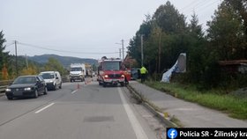 Opilý řidič ve slovenském městě Čadca vjel na chodník a srazil maminku se dvěma malými dětmi.