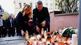 Slovensko si připomíná oběti tragické dopravní nehody u Nitry. Zde vyjádřila soustrast a pokoru slovenská prezidentka společně s premiérem.