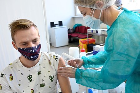 Očkování proti covidu-19 ve slovenské Nitře (11. 1. 2021)