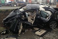 Jak mohl přežít? Čech ujížděl na Slovensku před policií: Takhle zdemoloval auto!