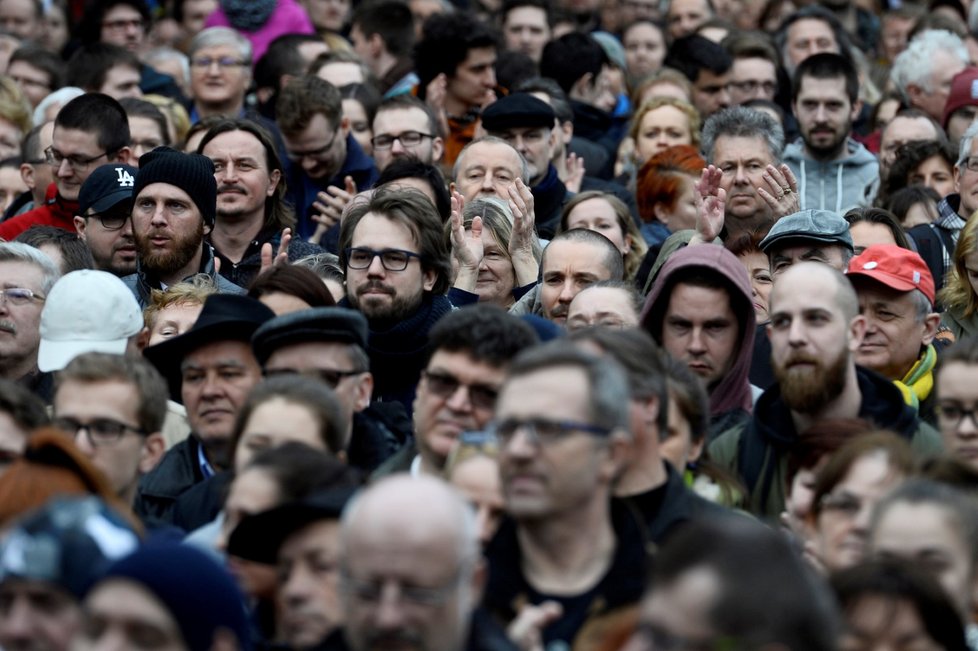 Slováci opět vyráží do ulic. Připomínají si zavražděného novináře, protestují proti situaci v RTVS