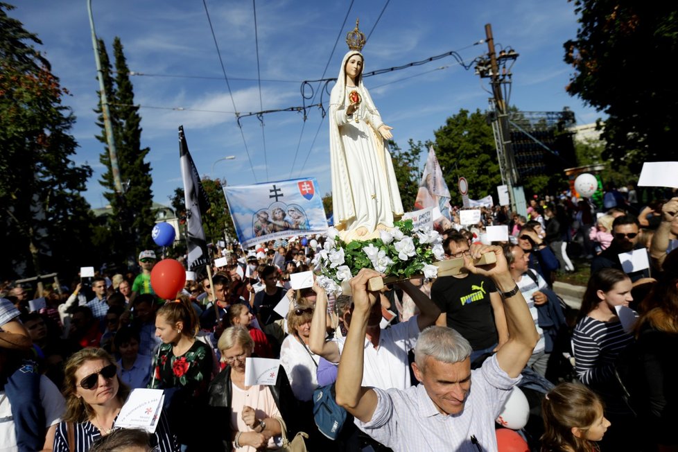 Tisíce lidí protestovaly v Bratislavě proti interrupcím (22. 9. 2019)