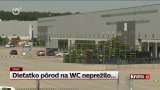 Porod na WC skončil tragédií: Matka hodila tělíčko do koše a nepříčetně se smála