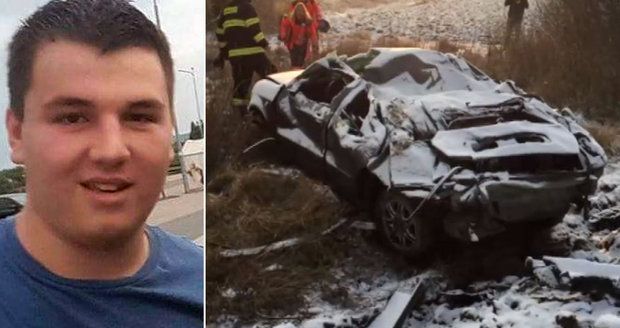 Roman (†17) si půjčil od mámy auto a havaroval: Tělo syna ve vraku našel táta