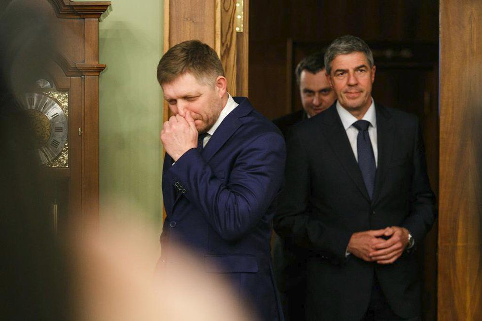 Slovenský expremiér Robert Fico (vlevo) po posledním jednání koaliční rady