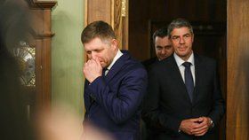 Slovenský expremiér Robert Fico (vlevo) po posledním jednání koaliční rady