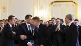 Fico opět premiérem. Zástupci slovenských vládních stran podepsali koaliční smlouvu.