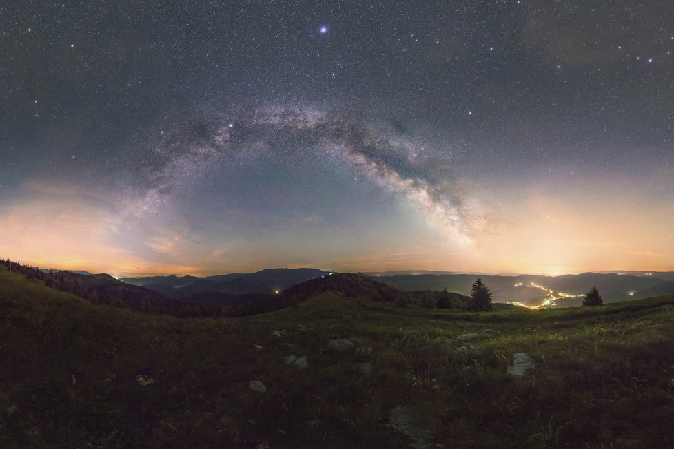 Mléčná dráha nad slovenským městem Zvolen