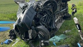 U slovenského Kolárova se srazil kamion a dvě dodávky. Čtyři lidé zemřeli, devět je zraněných.