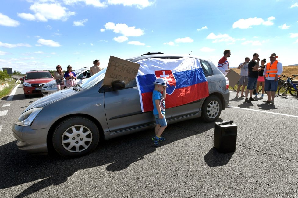 Koronavirus v Česku: Na hranicích u Sudoměřic protestovali Češi a Slováci kvůli omezení na hranicích (10.7.2021) Koronavirus v Česku: Na hranicích u Sudoměřic protestovali Češi a Slováci kvůli omezení na hranicích (10.7.2021)