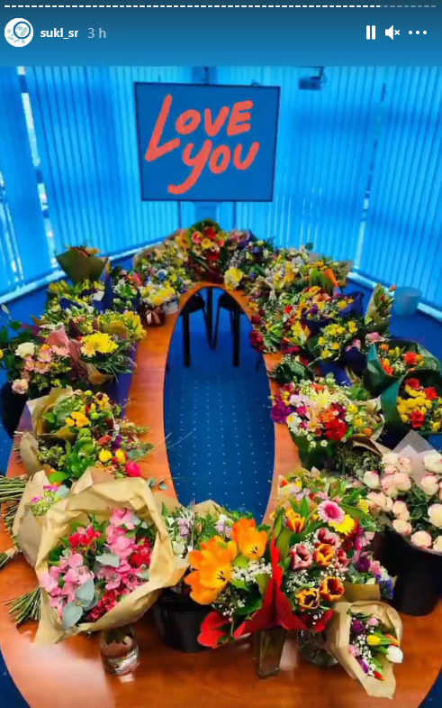 Slováci podpořili šéfku tamního SÚKL desítkami květin. Slováci podpořili šéfku tamního SÚKL desítkami květin.